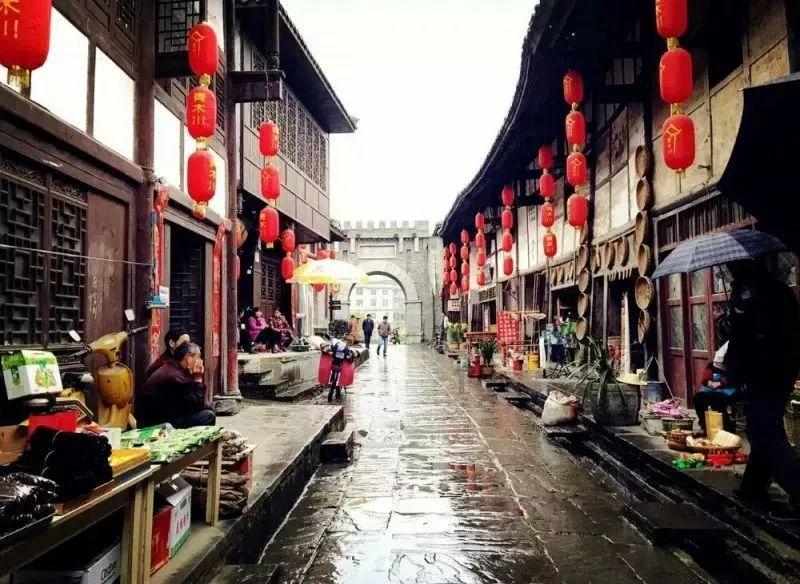 “海上皇帝”张荣发：500亿赠私生子，引家族内战，便宜公司元老